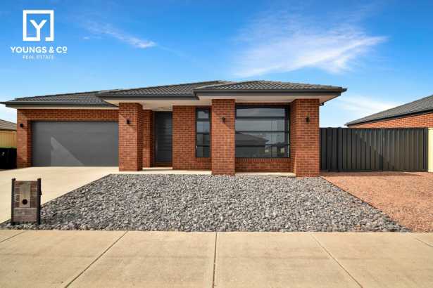 Near-New, Spacious Family Home – 4 Bedrooms, Study, 3 Living Areas