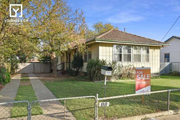 Close to GV Hospital - Renovators and Investors!