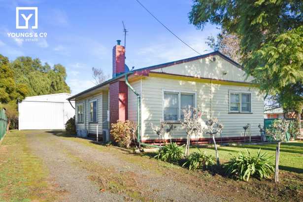 1st Home Buyers, Renovators Opportunity - 3 Bedroom Home, Large 216m2 Shed, 932m2 Block