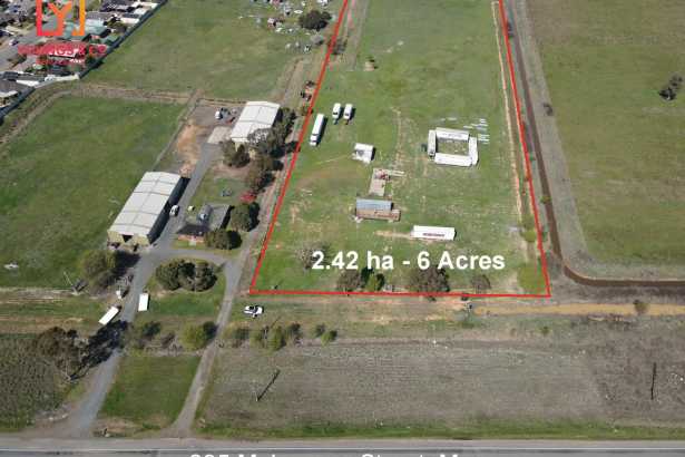 2.42 hectares - Approx 6 Acres on the fringe of Mooroopna