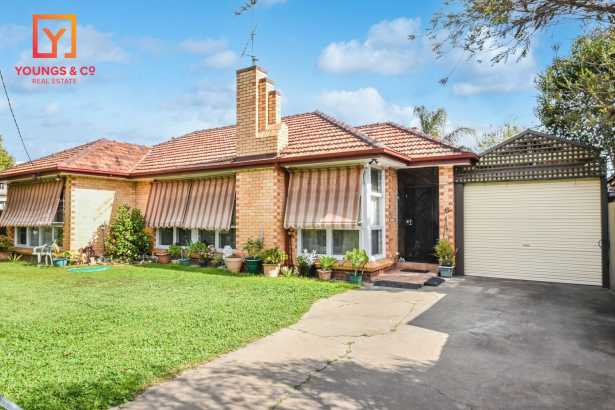 Central Shepparton 2 Bedroom Home - Close to Kmart & Coles