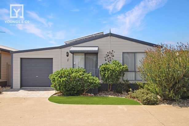 LOCATED IN A UNDER 55'S VILLAGE - MOOROOPNA