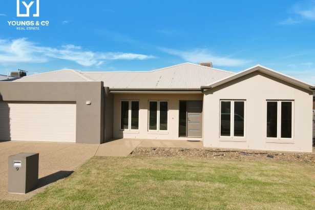 A Great Family Home - 4 Bedrooms, 3 Living Areas - Popular North Location