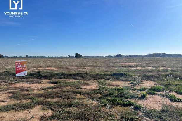 Popular Lauriston Estate - Large 2,425m2 Block