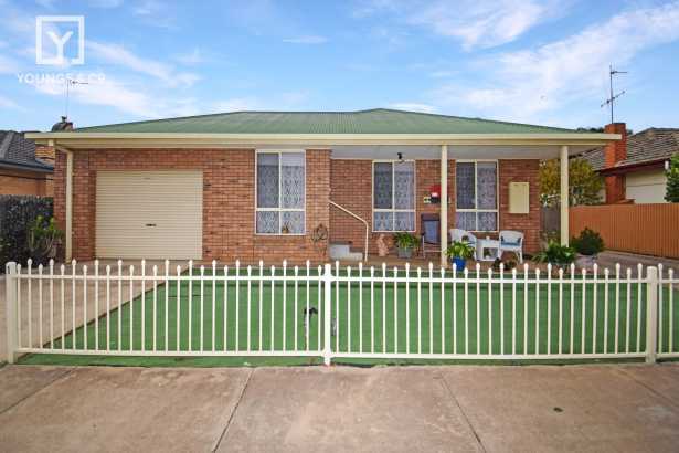 WELL PRESENTED LARGE TWO BEDROOM UNIT