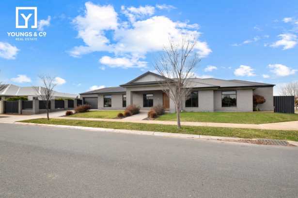 Seven Creeks - Modern 4 Bedroom - Corner Block - Plenty of Garaging