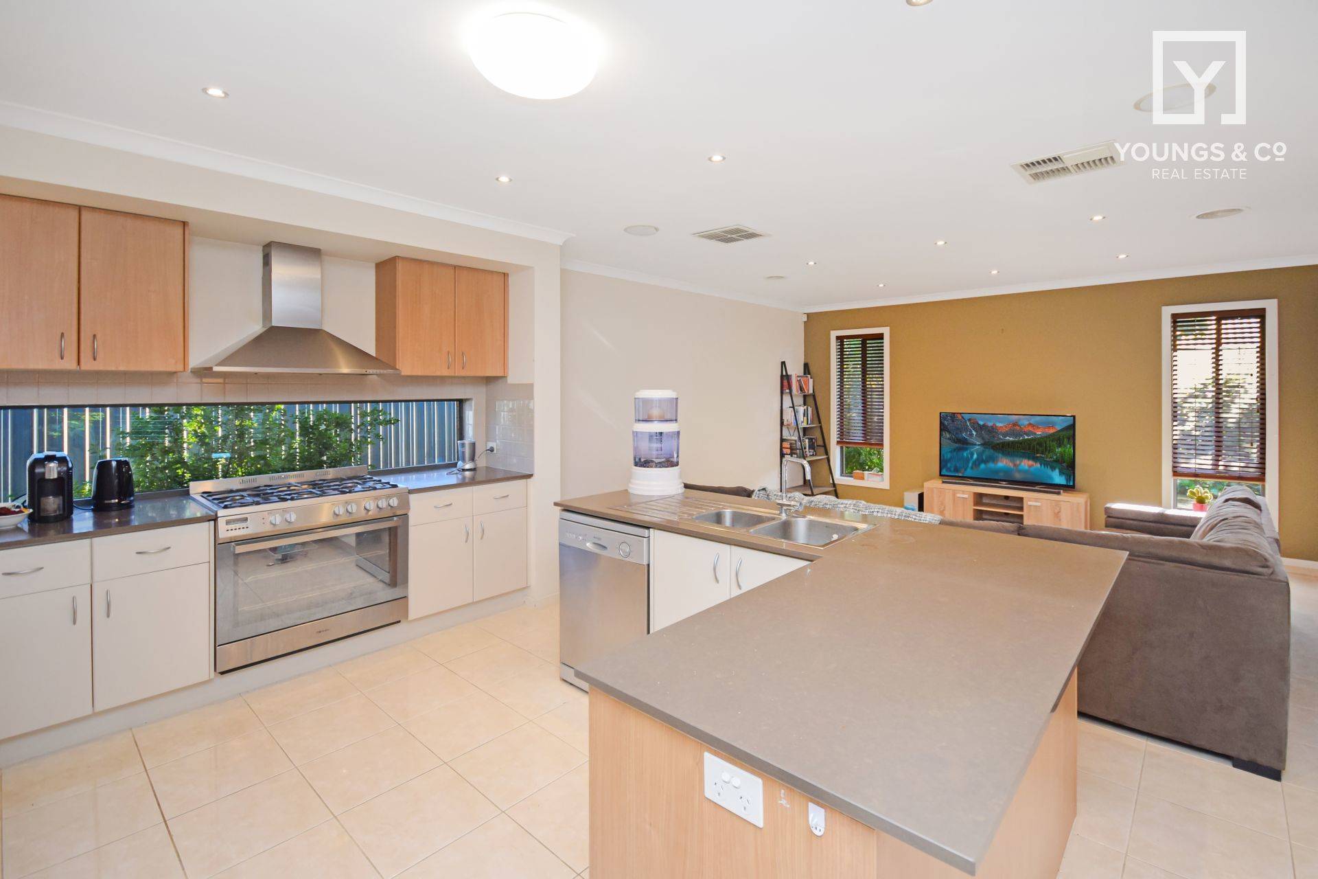 10 Purra Way, Shepparton - Thumbnail 2