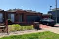 Neat townhouse in great central location