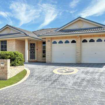 Helen Moore (Landlord - 38 Harvard Crt Rouse Hill) testimonial image